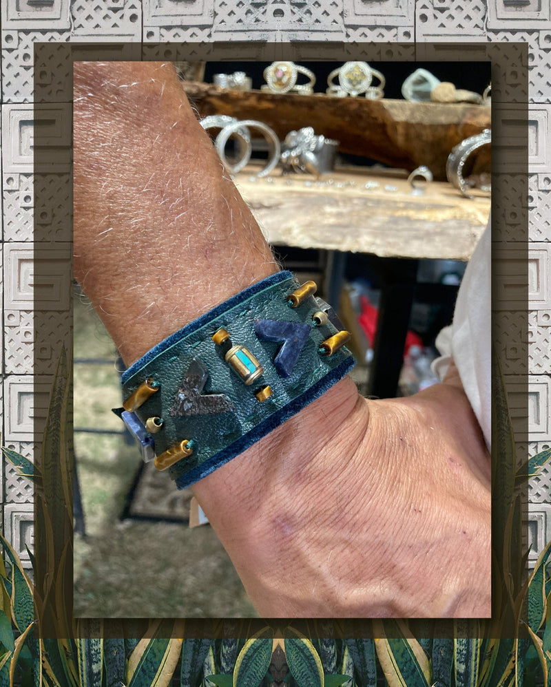 BOYFRIEND BRACELET : Turquoise & Tiger Eye on Emerald Leather G i l d e d   M a n e